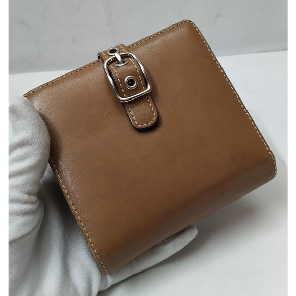 Coach Brown Leather Buckle Credit Card ID Window Bifold Square Wallet - Vintage - Picture 1 of 14